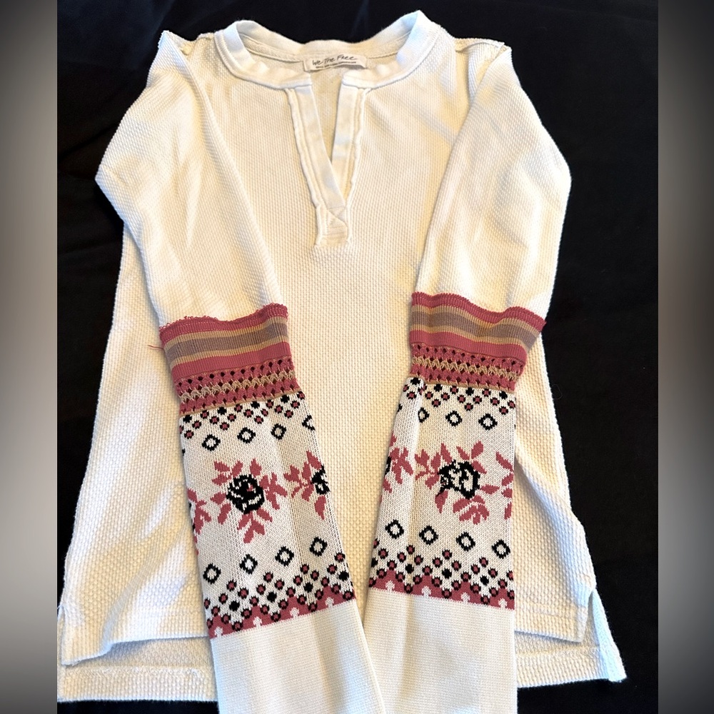 Free People Mikah layering thermal cuff. Size S Excellent condition.